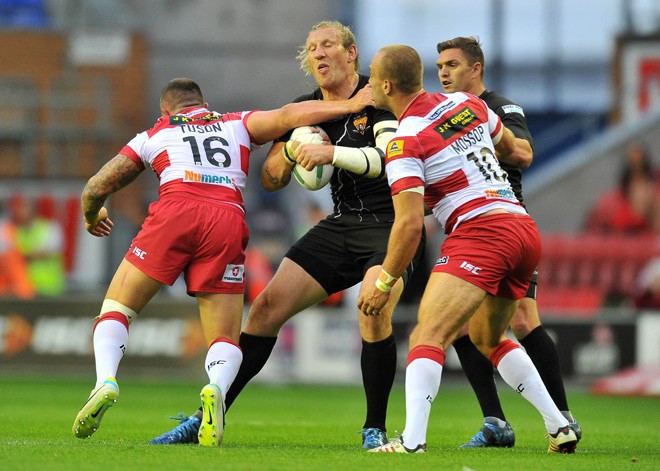 Eorl Crabtree runs the ball in against Wigan at the DW Stadium in 2013. ©RLPhotos