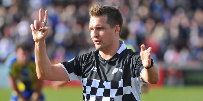 UNDER FIRE: Referee Ben Thaler. ©RLPhotos