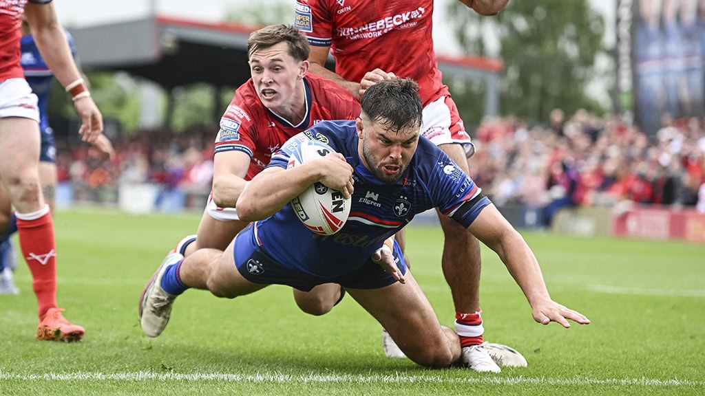 Wakefield Trinity in last-gasp win over Hull KR after two red cards