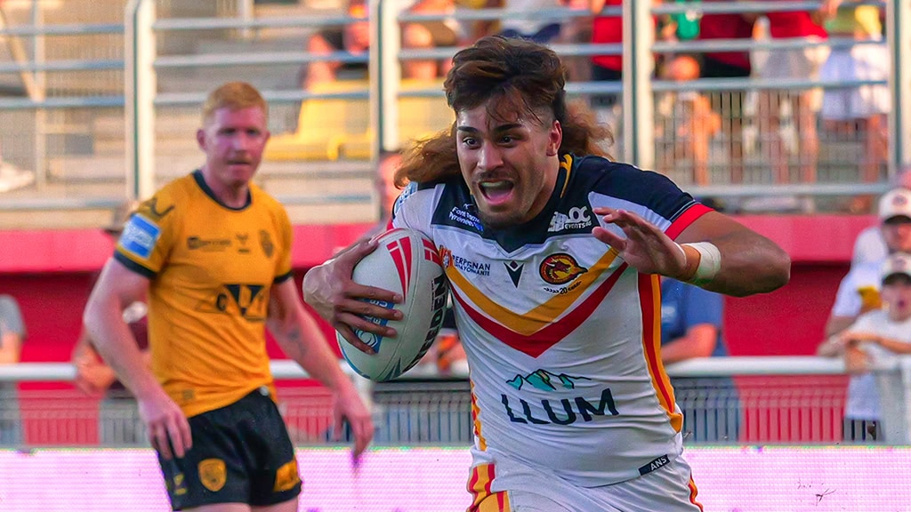 Catalans Dragons back on track as Castleford Tigers rally too late