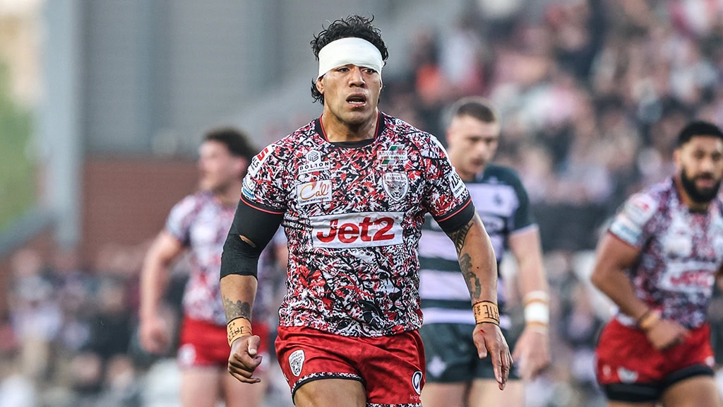 Adrian Lam praises Leigh Leopards star as 'best front-rower' in Super League