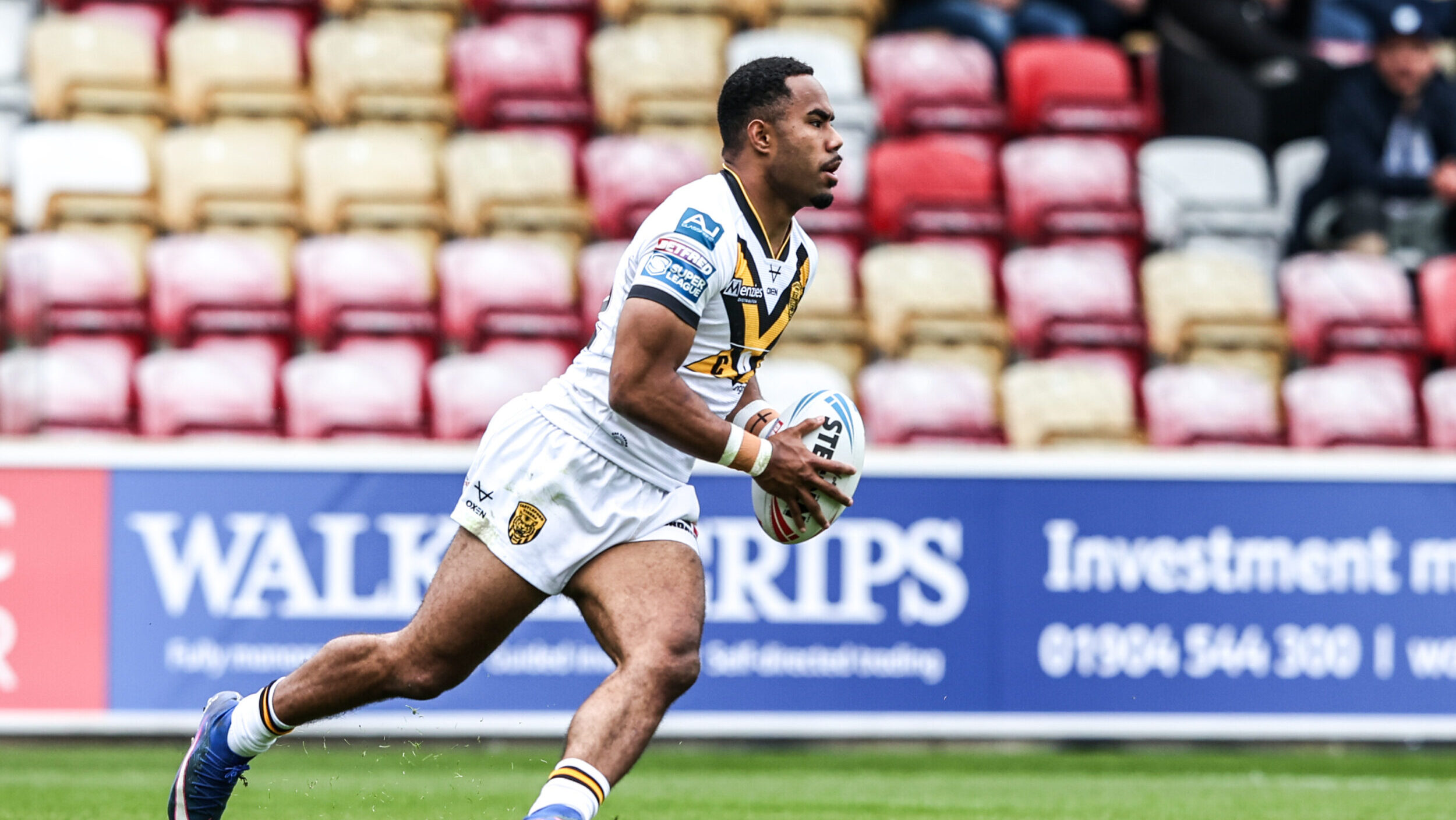 Castleford Tigers beat off Super League rivals for Jason Qareqare signature