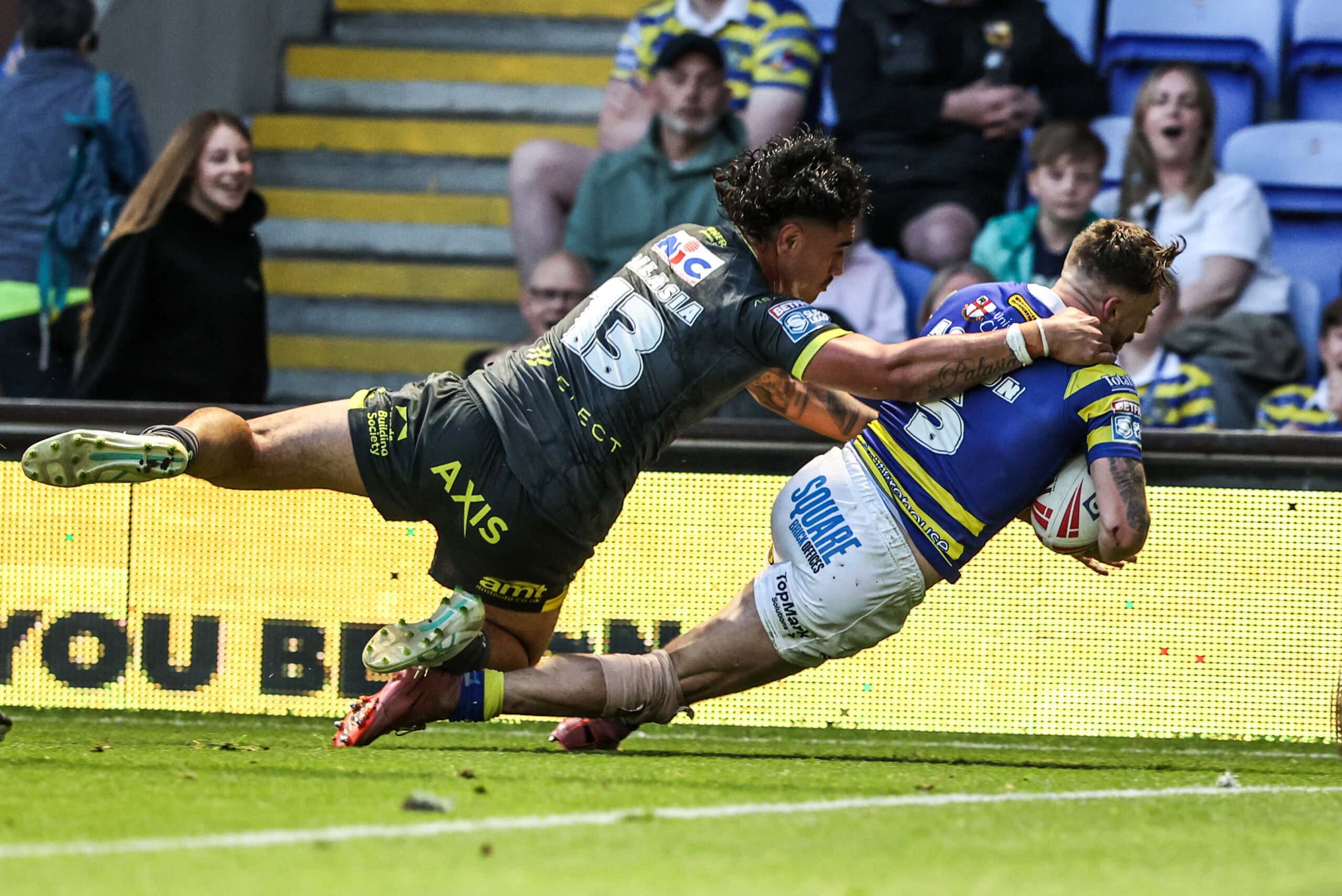 Leeds Rhinos go top with comprehensive win over Warrington Wolves
