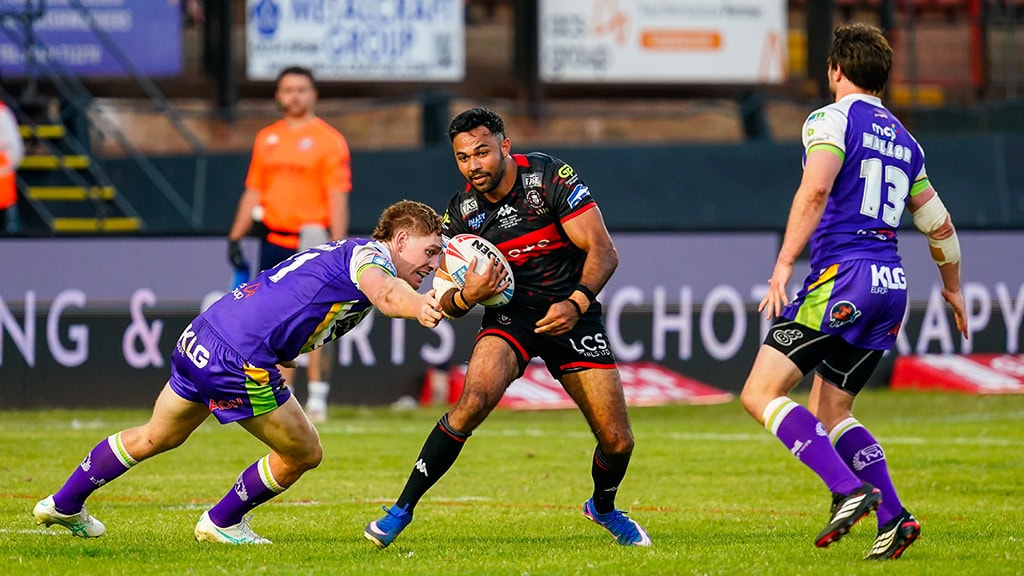Wigan Warriors ease past Bradford Bulls to go joint-top