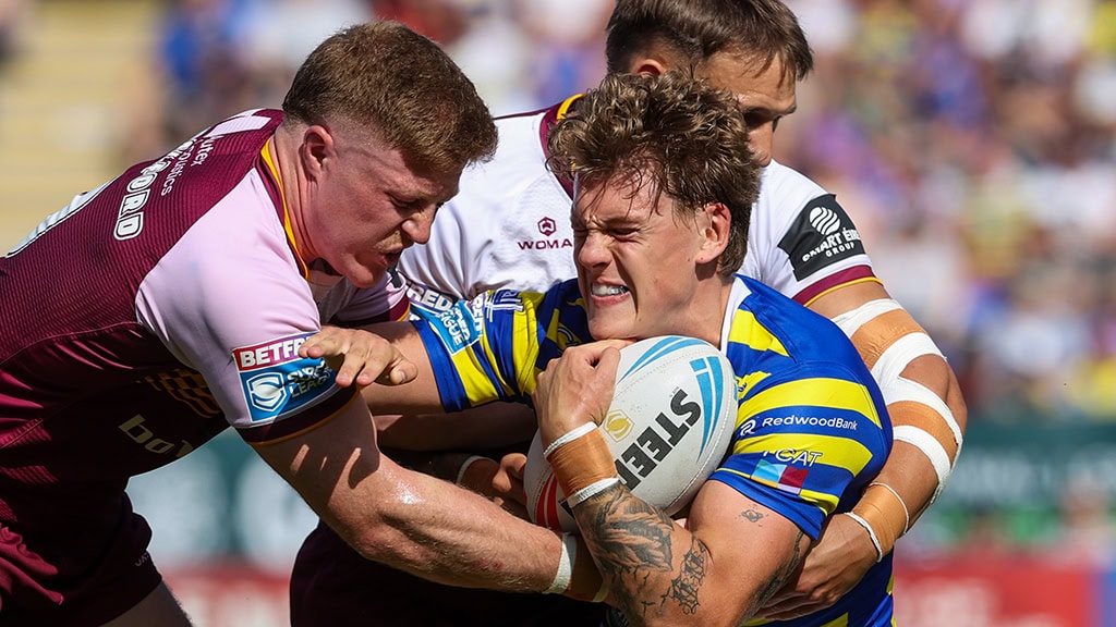 In-form Warrington Wolves see off Huddersfield Giants